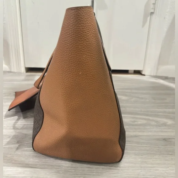 Michael Kors Elegant Brown and Tan Tote - Picture 7 of 11